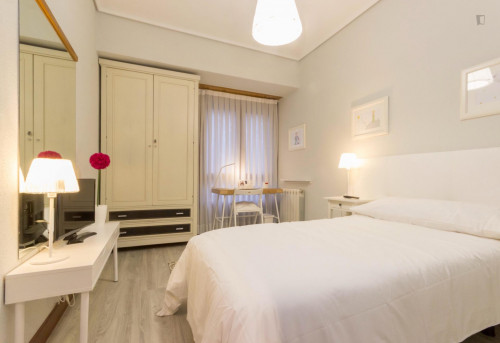  Bright Single Bedroom In A 7-Bedroom Apartment Near Latorre General Plaza  -  Bright single bedroom in a 7-bedroom apartment near Latorre General Plaza  - Gallery -  1