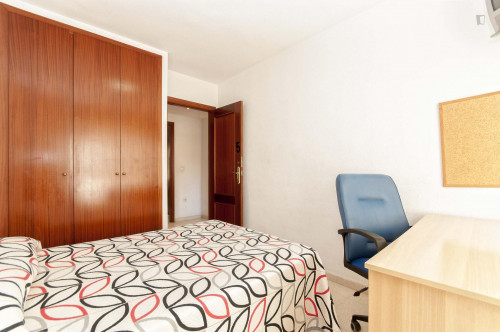  Double Bedroom In A 6-Bedroom Apartment Not Far From Marq - Castillo Train Station  -  Double bedroom in a 6-bedroom apartment not far from Marq - Castillo train station  - Gallery -  1