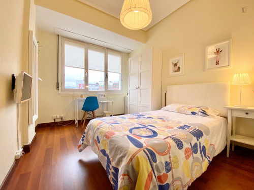Single Bedroom In 4-Bedroom Apartment - 1