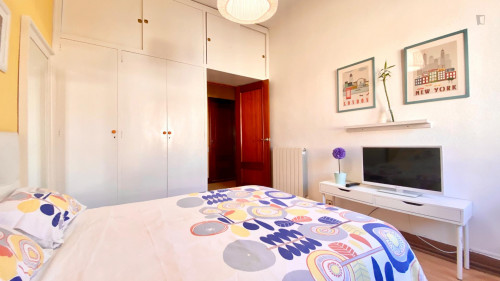 Lovely double bedroom near Puente de La Salve