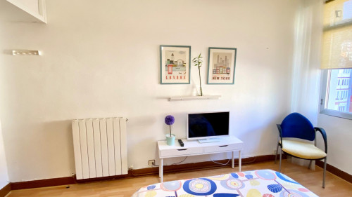 Lovely double bedroom near Puente de La Salve