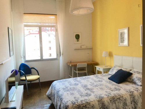 Lovely Double Bedroom Near Puente De La Salve - 2