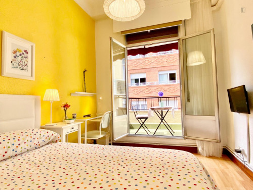 Great double bedroom with a balcony - Gallery - 12