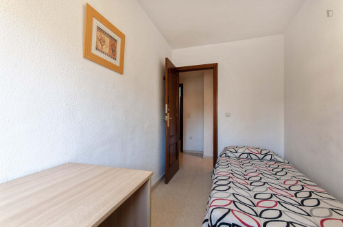  Single Bedroom In A 6-Bedroom Apartment Close To Marq - Castillo Train Station  -  Single bedroom in a 6-bedroom apartment close to Marq - Castillo train station  - Gallery -  1