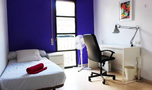 Lovely Bedroom In 5-Bedroom Apartment - 1