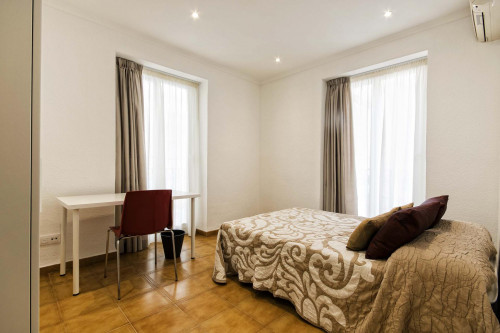  Charming Double Bedroom Near Plaça Gabriel Miró  -  Charming double bedroom near Plaça Gabriel Miró  - Gallery -  1