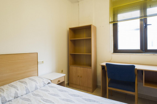 Snug Single Bedroom In A 6-Bedroom Flat, Near Universidad De Salamanca - 1