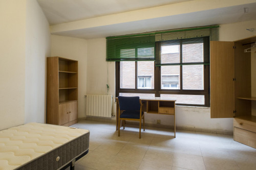 Roomy Single Bedroom In A 6-Bedroom Flat, Near The Centre - 1