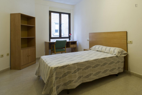 Nice Single Bedroom In A 6-Bedroom Flat, In The City Centre - 1