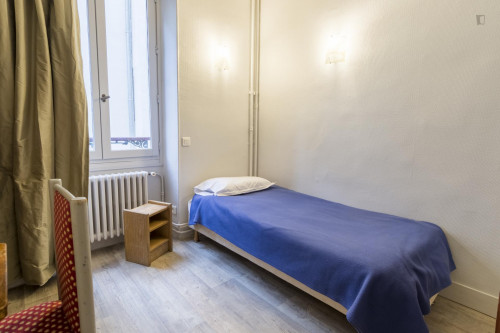  Cool Single Bedroom In A Hotel, Near The Porte De Clignancourt Metro Station  -  Cool single bedroom in a hotel, near the Porte de Clignancourt metro station  - Gallery -  2