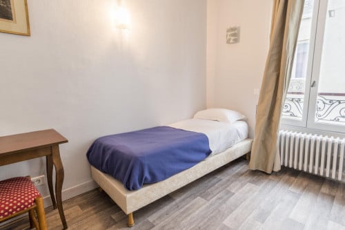 Suitable single bedroom in a well located hotel, near the Simplon metro station - Rooms