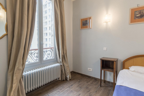 Comfortable Single Bedroom With WC In A Hotel, Close To Paris College Of Art - 1