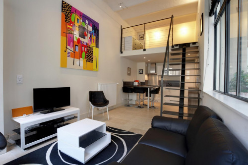 Nice Studio Flat Near Filles Du Calvaire Metro Station - 1