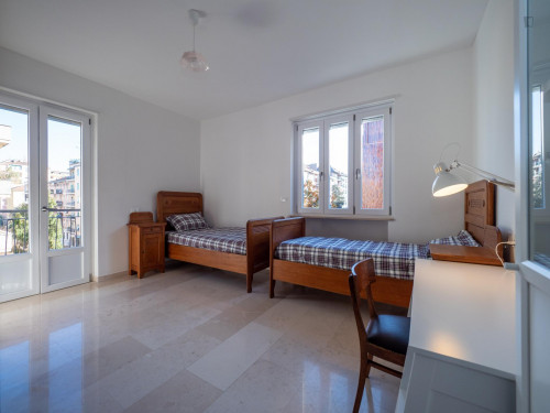  Bed In A Twin Bedroom Well Connected To City Centre  -  Bed in a twin bedroom well connected to city centre  - Gallery -  1