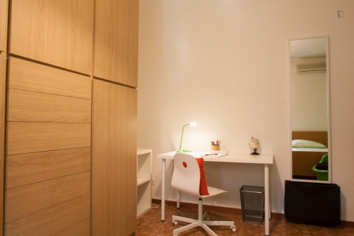  Good-Looking Single Bedroom In San Donato  -  Good-looking single bedroom in San Donato  - Gallery -  1