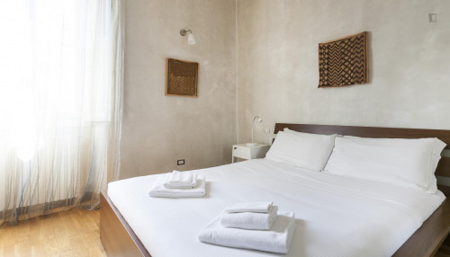 Modern 1-Bedroom Flat In Isola - 1