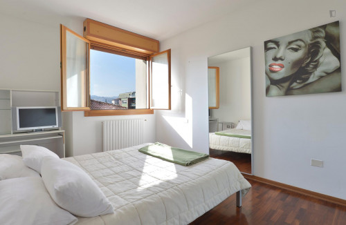 2-Bedroom apartment near Bologna Mazzini train station
