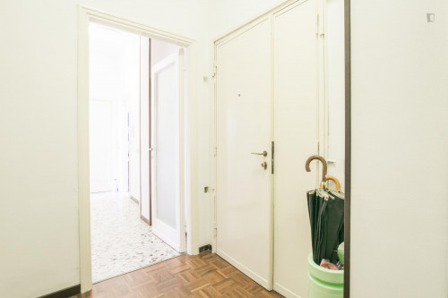 Comfy single bed in a 3-bedroom apartment near Parco Alessandrina Ravizza