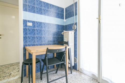 Comfy single bed in a 3-bedroom apartment near Parco Alessandrina Ravizza