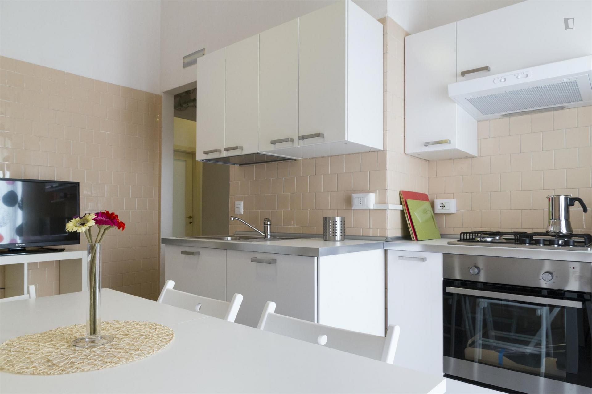 Beautiful double ensuite bedroom in a 5-bedroom apartment near Arco di Porta Ticinese