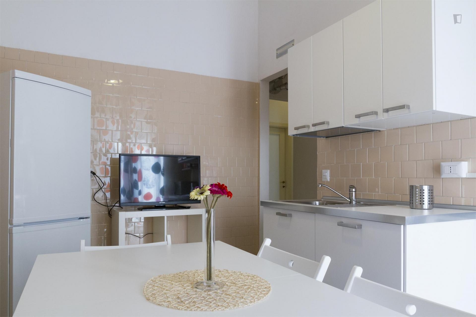 Beautiful double ensuite bedroom in a 5-bedroom apartment near Arco di Porta Ticinese