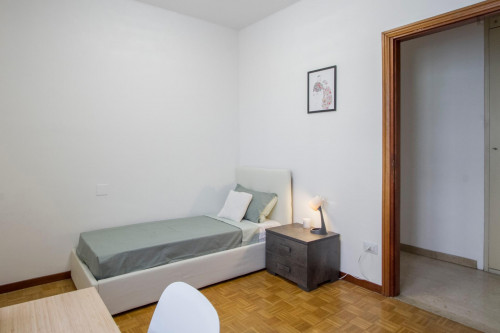 Cozy single bedroom close to Via Tortona, room 4 - Gallery - 17