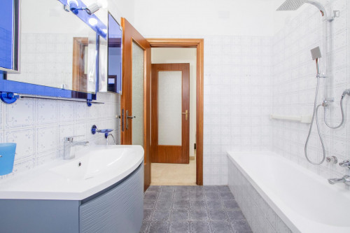 Cozy single bedroom close to Via Tortona, room 4 - Gallery - 5