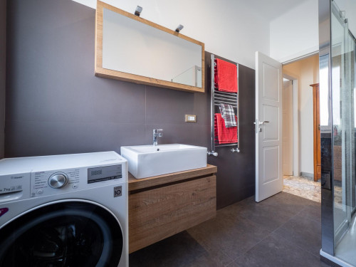 Bed in a twin bedroom well connected to city centre - Gallery - 11