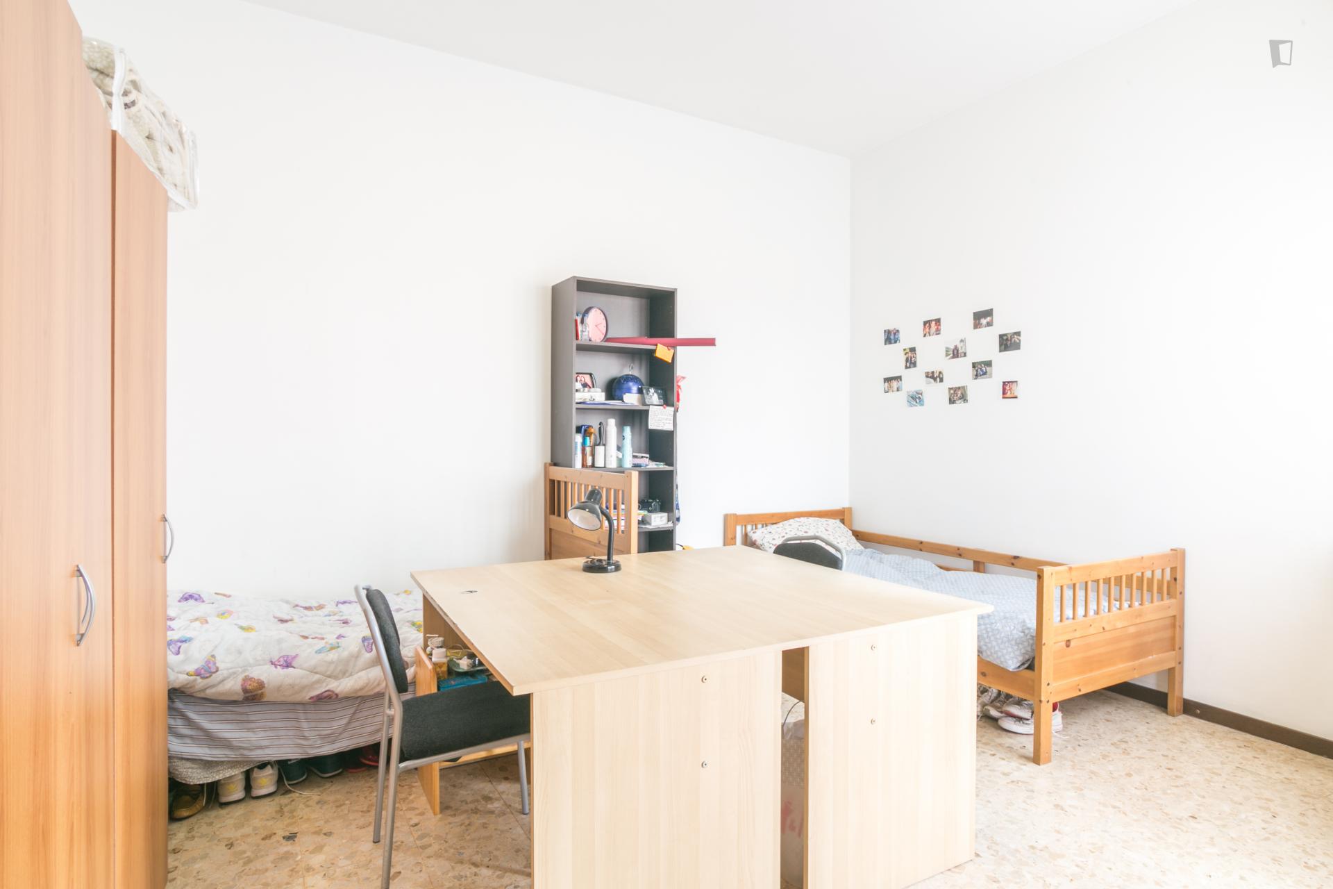 Welllit single bed in a 3bedroom apartment near Bocconi University