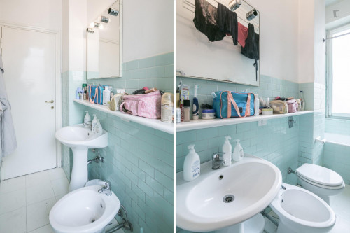 Well-lit single bed in a 3-bedroom apartment near Bocconi University