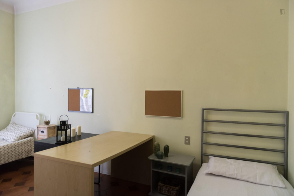 Bed in a spacious twin bedroom in Città Studi area  - Gallery -  1