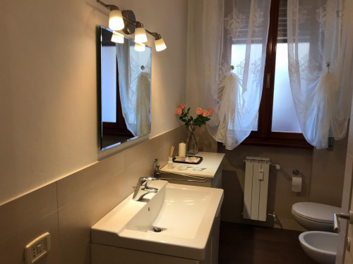 Double bedroom in a 3-bedroom apartment near Parco San Donato