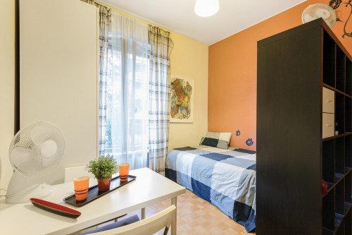 Multiple beds bedroom in 2-bedroom apartment - Gallery - 6