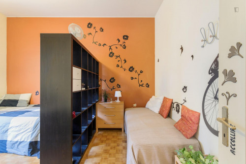 Multiple beds bedroom in 2-bedroom apartment - Gallery - 5