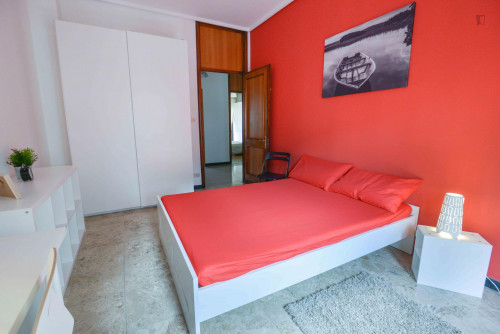 Large double bedroom in Turin