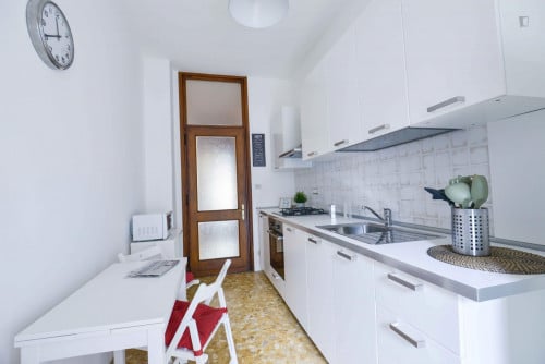 Large double bedroom in Turin - Gallery - 5