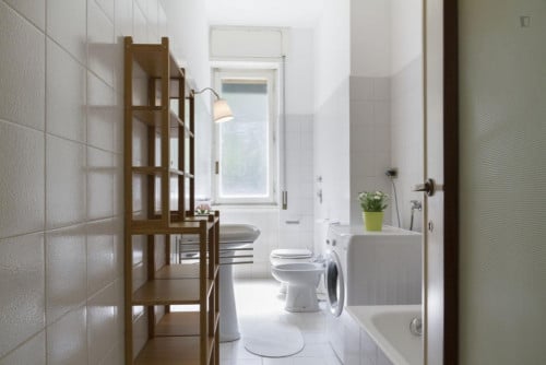 Large double bedroom in Turin - Gallery - 9
