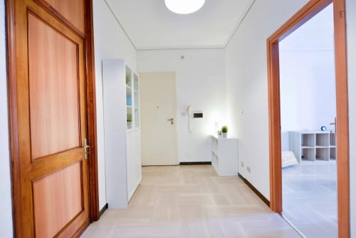 Large double bedroom in Turin - Gallery - 10