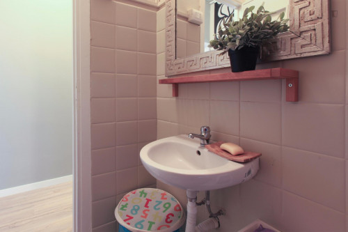 Twin bedroom with private bathroom and balcony close to Navigli - Gallery - 6