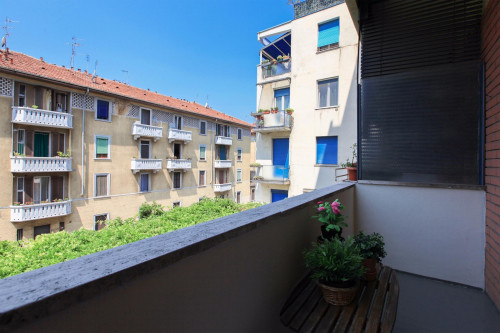 Twin bedroom with private bathroom and balcony close to Navigli - Gallery - 9