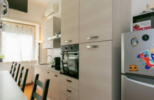 SIngle bedroom in a 4-bedrooms apartment