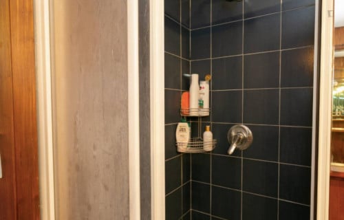 SIngle bedroom in a 4-bedrooms apartment