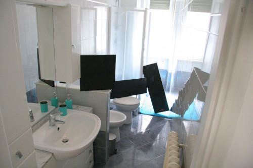 Bight single bedroom in Turin  - Gallery -  5