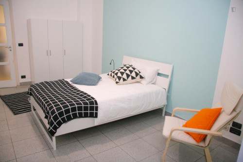 Spacious single bedroom close to the Dante metro station