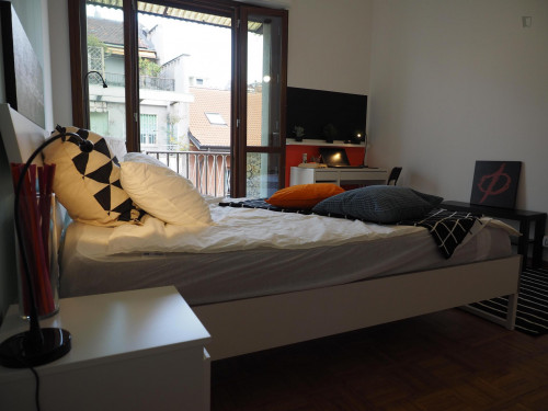  Airy Single Bedroom In Crocetta  -  Airy single bedroom in Crocetta  - Gallery -  1