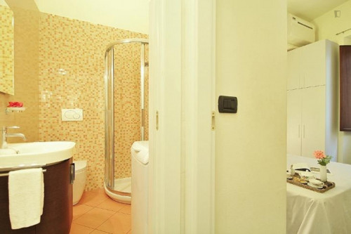 Stunning 2-bedroom apartment in Duomo - Gallery - 9