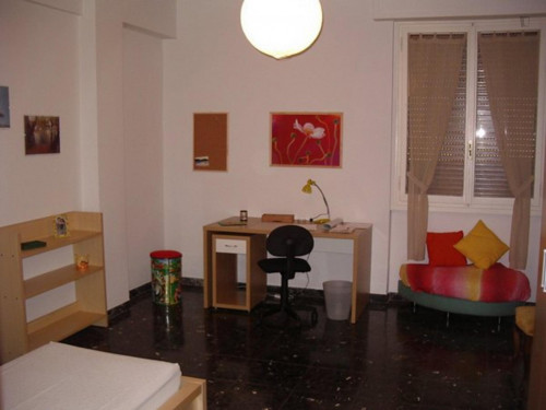 Single bedroom in 3-bedroom apartment in Quaracchi area
