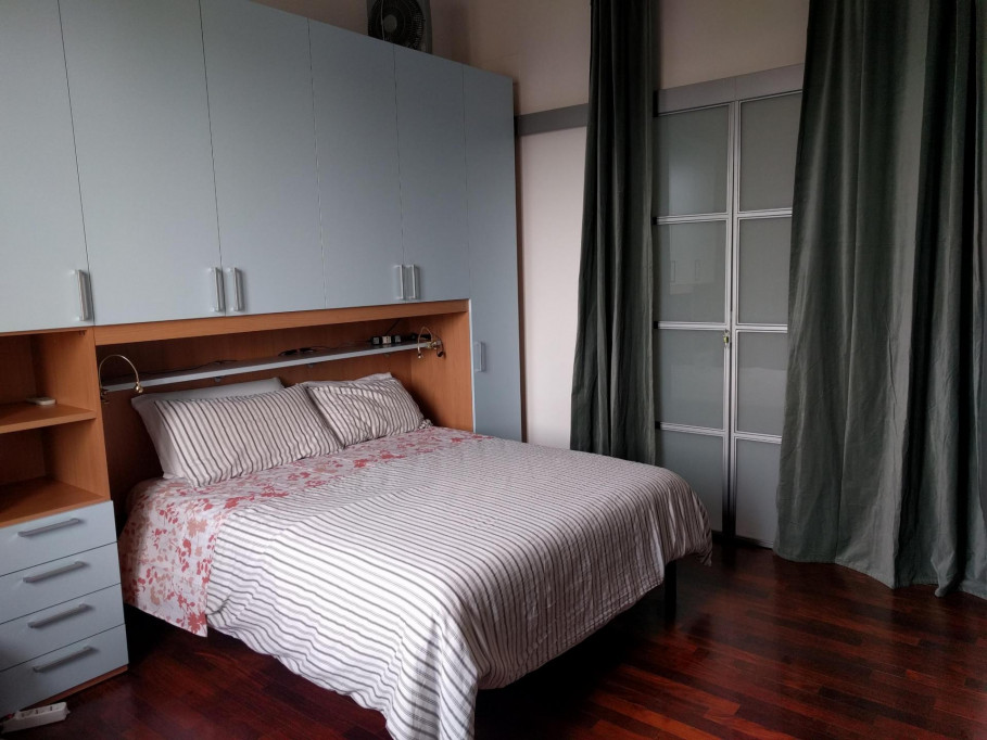 Large and bright double room fast wi-fi close to the center