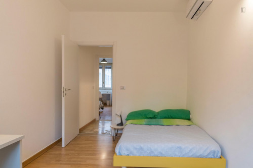 Cool double bedroom near Metro Sant'Agostino/Porta Genova, room 2  - Gallery -  2