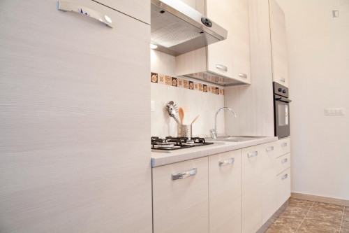 Cosy double bedroom in Ostiense neighbourhood - Gallery - 19